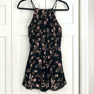 American Eagle Floral Romper (small short)